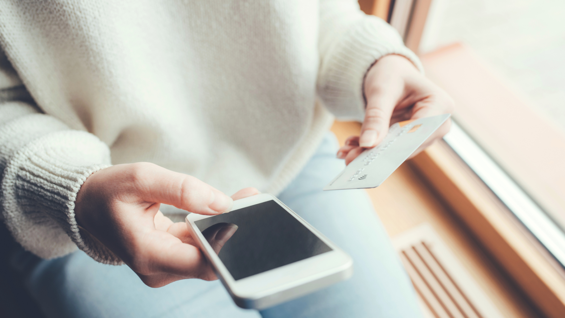 Freelance pricing strategies shown on a creative’s desk with a laptop, rate calculator, and project brief highlighting package, hourly, and retainer options.